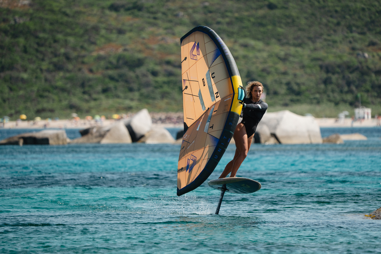 42260-3534_PaulaNovotna_SkyStyleSLS26_UnitSLS26_Sardinia_Duotone_by-ChiaraSoccin_DSC03963 42260-3534_PaulaNovotna_SkyStyleSLS26_UnitSLS26_Sardinia_Duotone_by-ChiaraSoccin_DSC03963