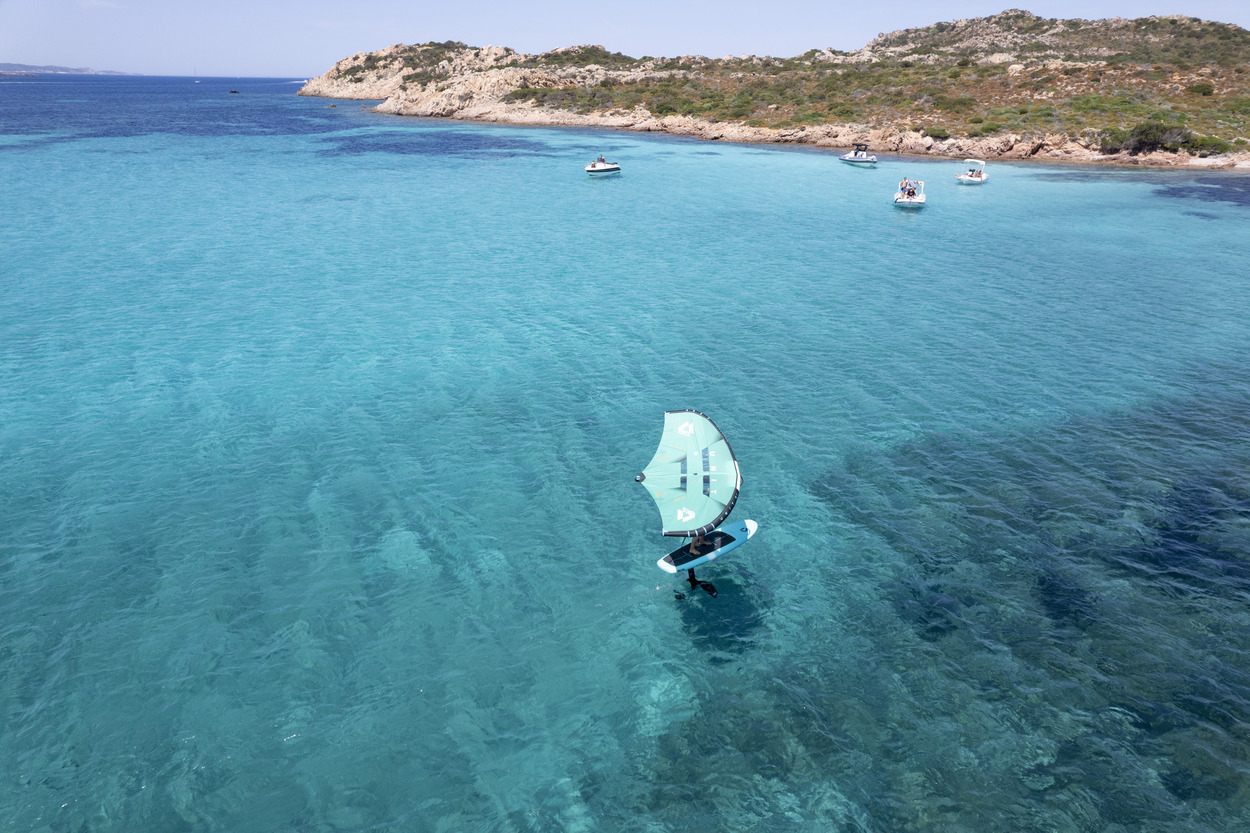 42260-3605_MarDeArce_SkyStartS26_Unit26_Sardinia_Duotone_by-JakobScott-bsp-media_DJI_0388 42260-3605_MarDeArce_SkyStartS26_Unit26_Sardinia_Duotone_by-JakobScott-bsp-media_DJI_0388