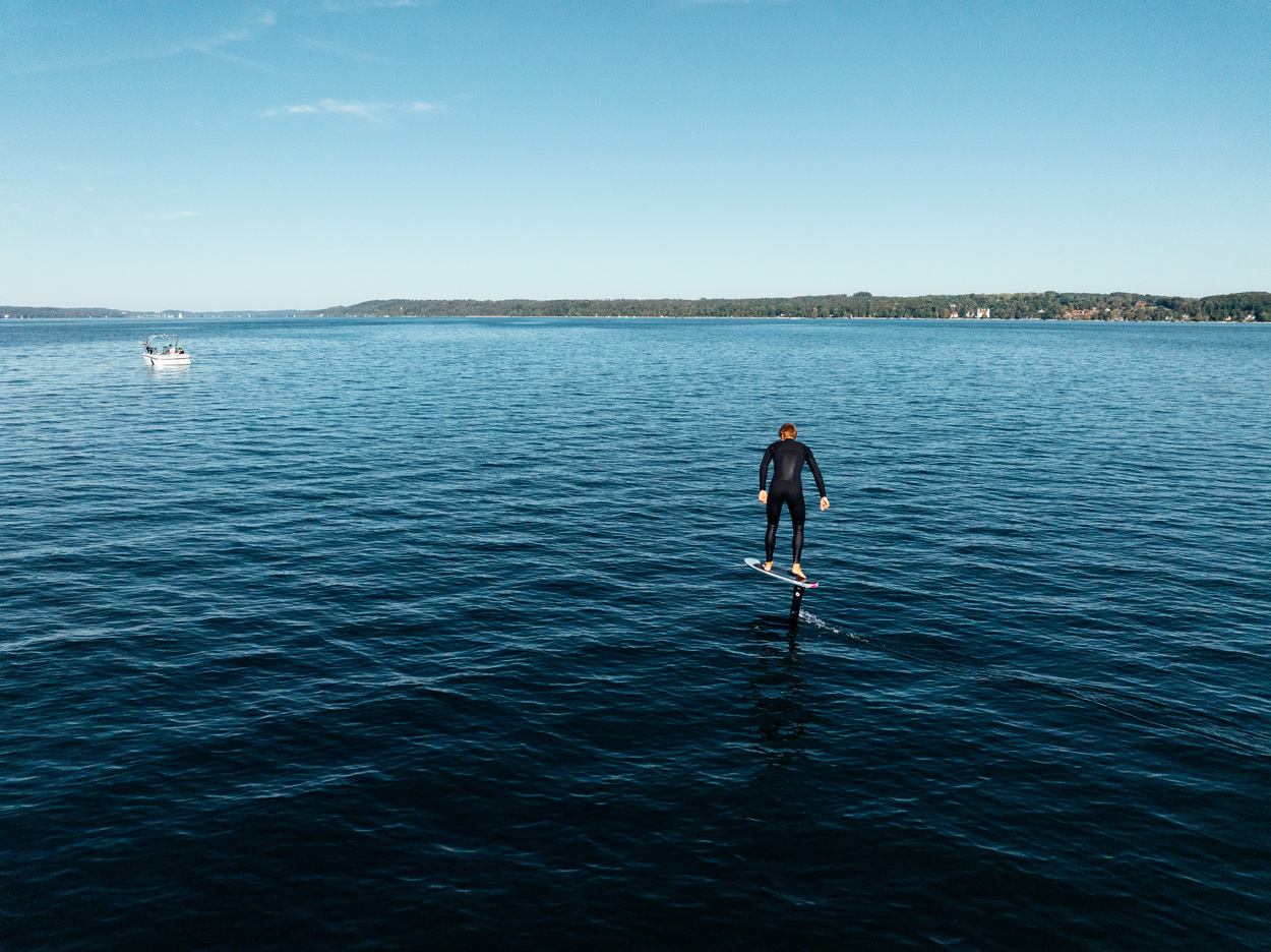 42260-3608_BenjaminMay_StriderSLS26_LakeStarnberg_Duotone_by-reinspire-d_Dennis-Rein_DJI_0898 42260-3608_BenjaminMay_StriderSLS26_LakeStarnberg_Duotone_by-reinspire-d_Dennis-Rein_DJI_0898