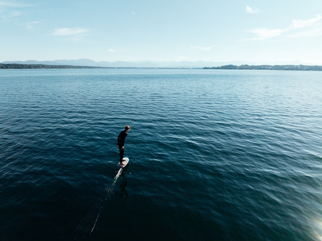42260-3608_BenjaminMay_StriderSLS26_LakeStarnberg_Duotone_by-reinspire-d_Dennis-Rein_DJI_0914 42260-3608_BenjaminMay_StriderSLS26_LakeStarnberg_Duotone_by-reinspire-d_Dennis-Rein_DJI_0914